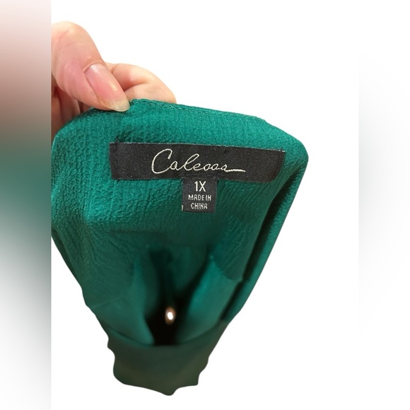 NWT Silky Emerald Green Blouse By Calessa - Picture 5 of 5